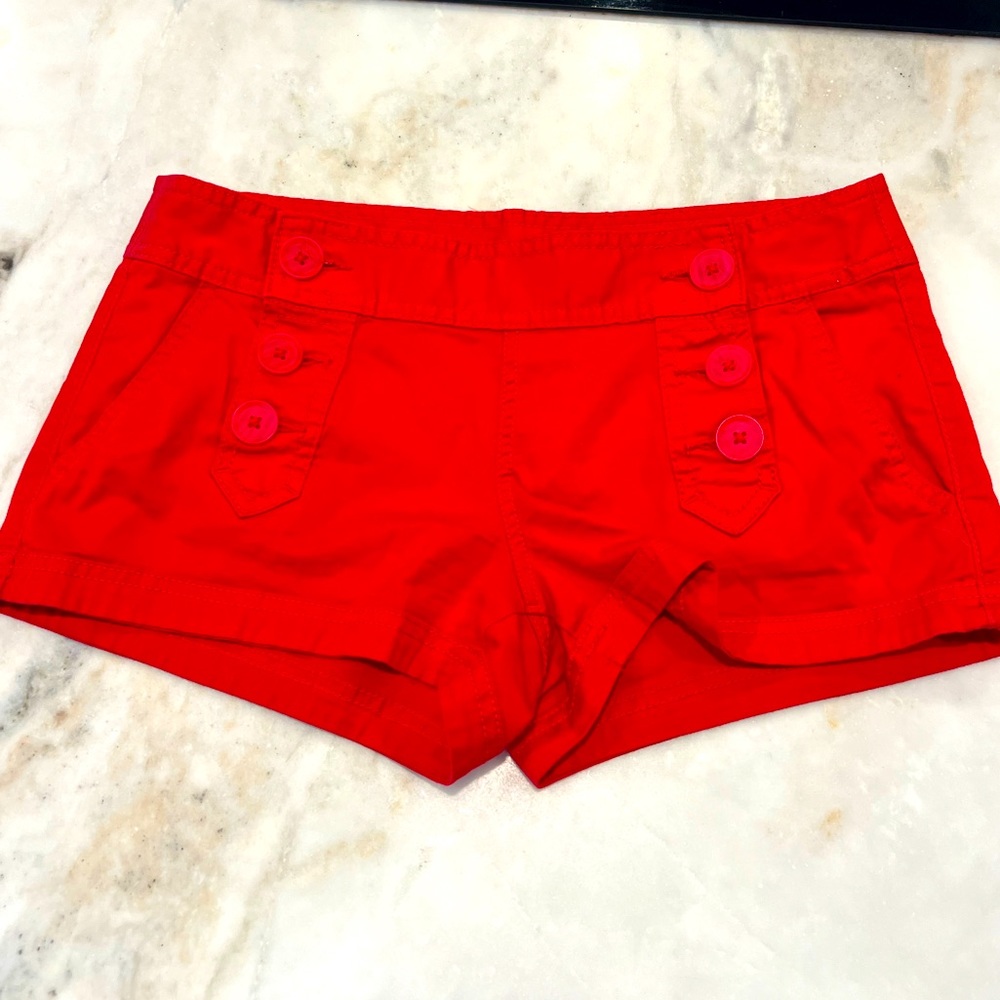 NOT FOR SALE 1/5/26.express shorts. EUC size 4. button down in either side